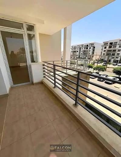 Fully finished apartment available for immediate delivery, featuring an open view of the park from the entire reception area. Located in Hyde Park, N