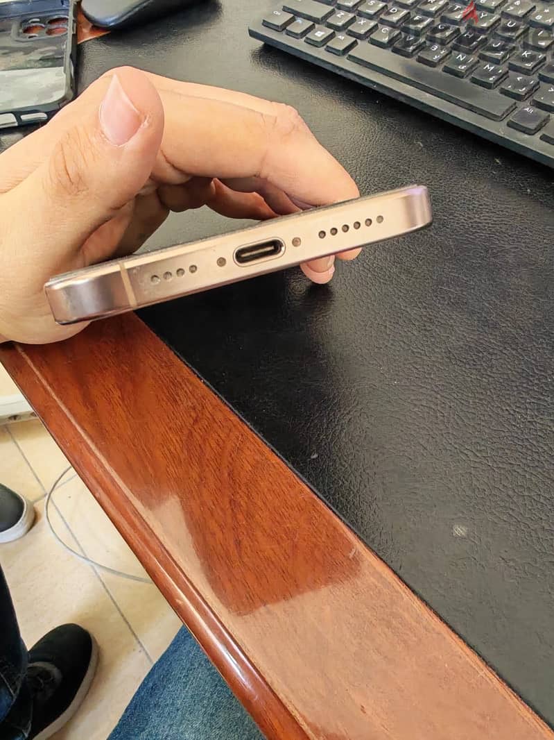 Apple - iPhone 16 Pro Max 1