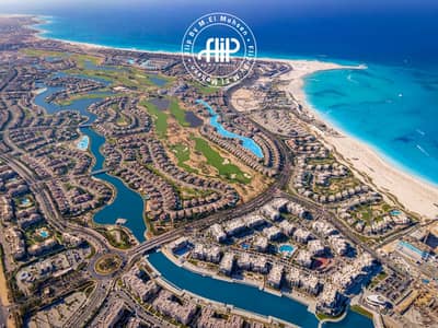 فيلا مستقلة متشطبة بالكامل في سول الساحل الشمالي من إعمار، تقع في الصف الثاني مباشرة من Sandy Beach Lagoon.