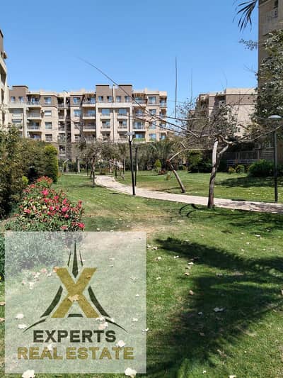 اميز 108م بجاردن 50م امام الخدمات وتشطيب خاص في B11