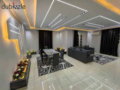 شقة فخمة مفروشة للإيجار بقلب عمارات النرجس بالتجمع الخامس بالقرب من شارع التسعين الجنوبي ومحور جمال عبد الناصر ومسجد النرجس والجامعة الأمريكية AUC بمدينة القاهرة الجديدة!