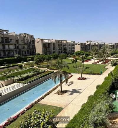 عاين اليوم بخصم 40%  شقه ( 160متر+ 61 متر Roof ) للبيع  كمبوند المراسم فيفث سكوير Fifth Square التجمع الخامس الجولدن سكوير بجوار بالم هيلز وماونتن فيو