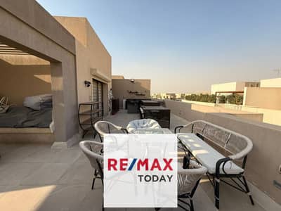 بنتهاوس مميز للبيع في مراسم – فيفث سكوير  بمساحة مبنية ١٥٠ متر مربع، بالإضافة إلى سطح خاص بمساحة ٩٤ متر مربع.