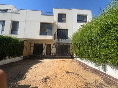 تاون هاوس إطلالة مميزة أقل من سعر السوق حديقة خاصة فرصة استثنائيه في فيليت - in Sodic villette