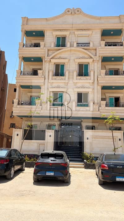 شقه للبيع بمدينه العبور الحي الترفيهي موقع مميز جدا بجوار نادي العبور ومحور العبور الرئيسي وكارفور واجهه مميزه جدا تسليم فوري