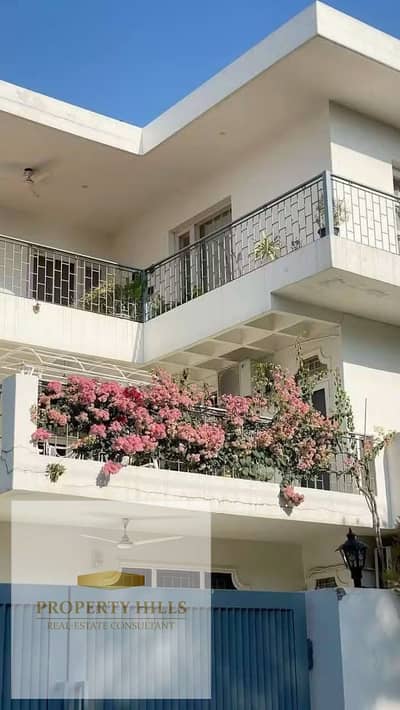 For selling villa in new cairo with garden view landscape