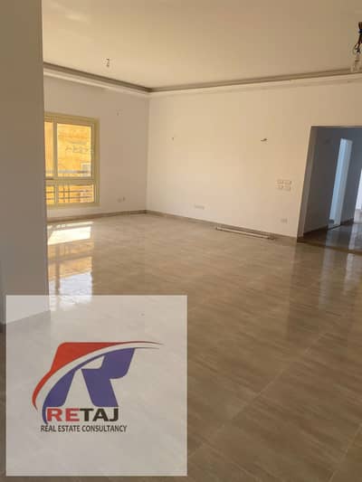 Apartment for rent in New Cairo (First Settlement, South Academy area). Area: 200 sqm. Ultra-super-lux finish; natural gas installed. Price: 30,000 EG