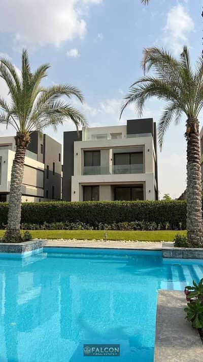 توين فيلا 225م متشطبه (بجوار الجامعه الامريكيه AUC) التجمع الخامس للبيع فى لافيستا الباتيو تاون من شركه لافيستا استلام قريب جدا بخصم 25% لفتره محدوده