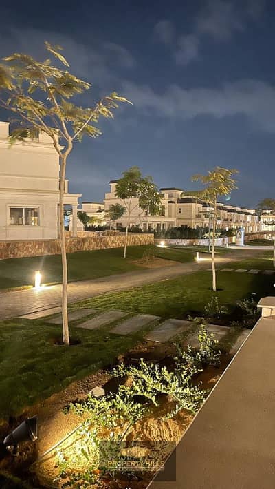 شقة 145م بجاردن جاهزة للاستلام بفيو البحيرات بجانب اكتوبر بلازا في i city الشيخ زايد