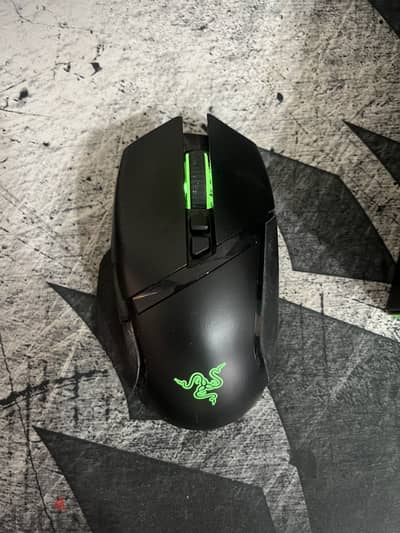 RAZER Basilisk Ultimate Wireless Gaming Mouse - RGB with charging dock