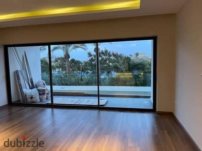 At the old price, an apartment with a private roof, finishing Ultra Super Lux in Al Marasem Compound in the Fifth Settlement, minutes from the American University.