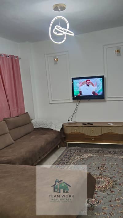 Furnished apartment for rent in Sheikh Zayed – District 1. It features three rooms (one of which opens onto the reception area) and two bathrooms.