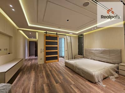 Luxury  Villa  1,000 m Land - First Occupancy - Fully Upgraded - Al Karam zayed