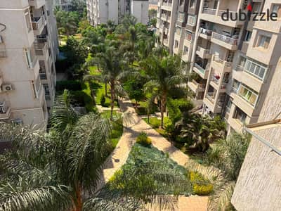 Quick sale: 140m² unit in B10, Madinaty—garden view, right next to amenities—priced at 7.5 million.