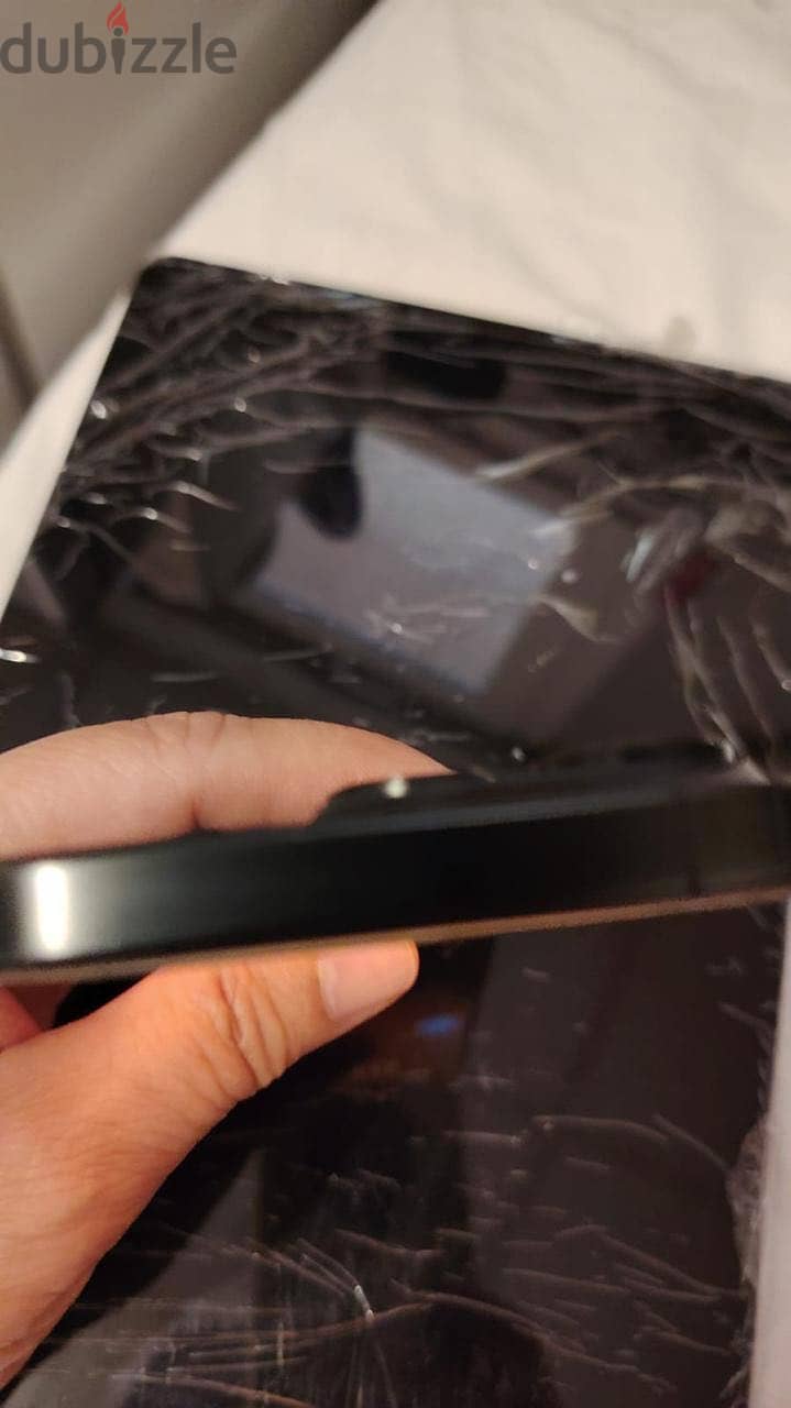 Apple - iPhone 16 Pro 3