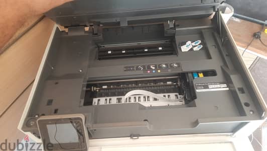 طابعة HP all in one بحالتها استخدمنا بس الحبر اللي جاي من المصنع