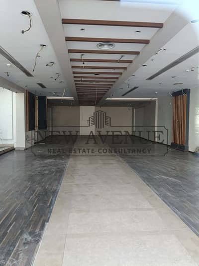 Prime showroom for rent fully finished 90st direct