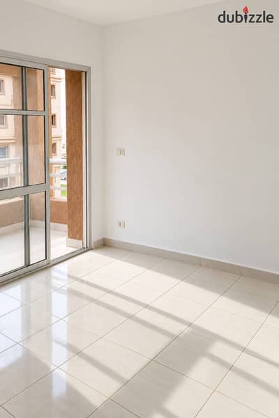 شقه للبيع فى مدينتى 2نوم و2 حمام بسعر 4.350.