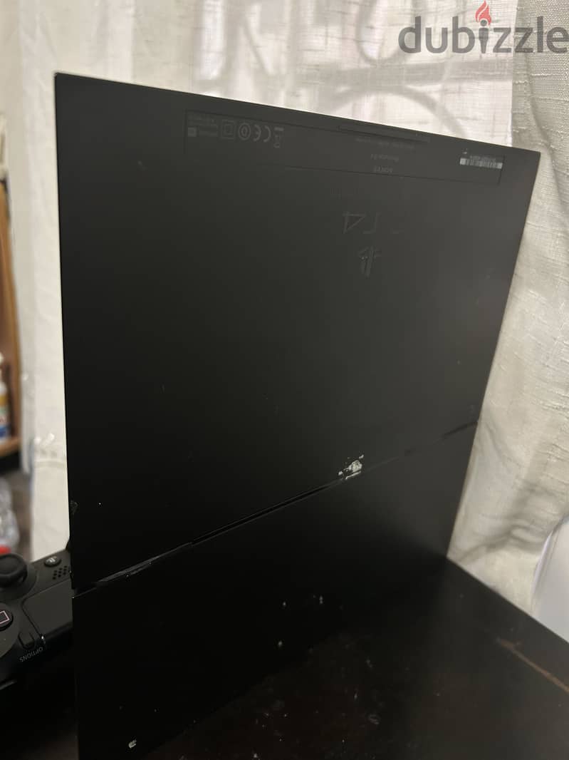 PS4 Standard 1 TB + 2 original controllers 1