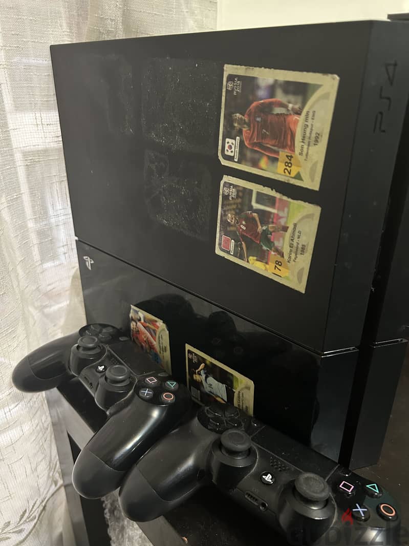 PS4 Standard 1 TB + 2 original controllers 2
