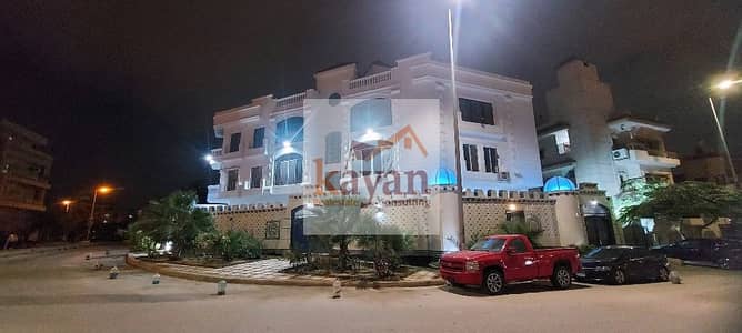 Prime Furnished Duplex for Rent | 250 sqm | Private Entrance | 90 sqm Terrace | 3BR | 2 Masters | South 90th St.