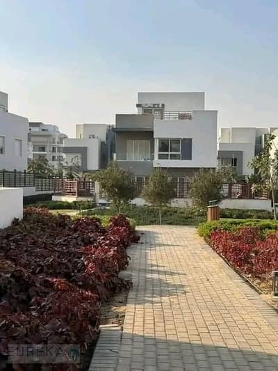 Townhouse, a very distinctive villa, immediate delivery for sale at the best price in the market, and the most distinctive location in Hyde Park compound, Fifth Settlement.