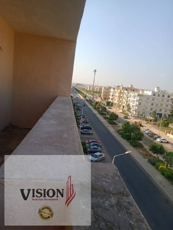 Apartment for sale directly from the owner, ready for immediate handover; 213 sqm; located in Al-Shorouk City, near Madinaty.