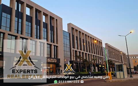 Office for sale in Madinaty, finished and shops 120 thousand monthly in the latest administrative building in Madinaty Office for sale in East Hub Mall on the main front directly, VIP finished and divided