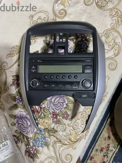 راديو نيسان أصلي CD/AM/FM - حالة ممتازة