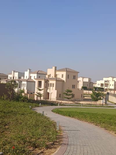 فيلا متشطبة بالمطبخ والتكييفات للبيع في أب تاون كايرو إعمار Uptown Cairo by Emaar