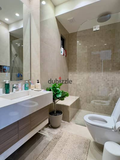 3-bedroom apartment with nanny room in a prime location in New Cairo Tagamoa 6 at early phase price with installments minutes from Hyde Park Zed E