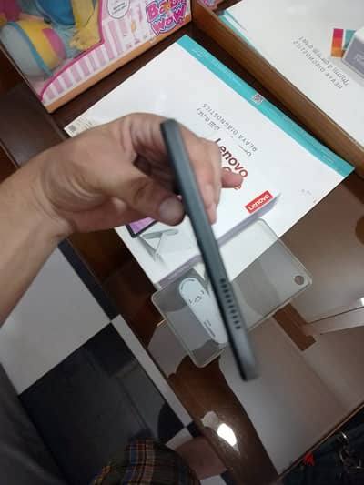 تابلت لينوفو وان جديد خرج من كرتونه رمات 4 مساحه 64
