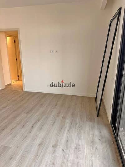 Fully finished Apartment with roof for sale in Vye