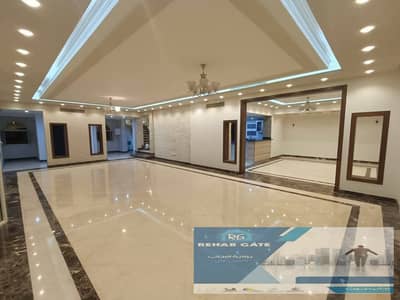 Villa with a swimming pool for rent in Al Rehab Hills   Standalone villa, 585 sqm  Super-lux finish   Equipped with a kitchen and air conditioning