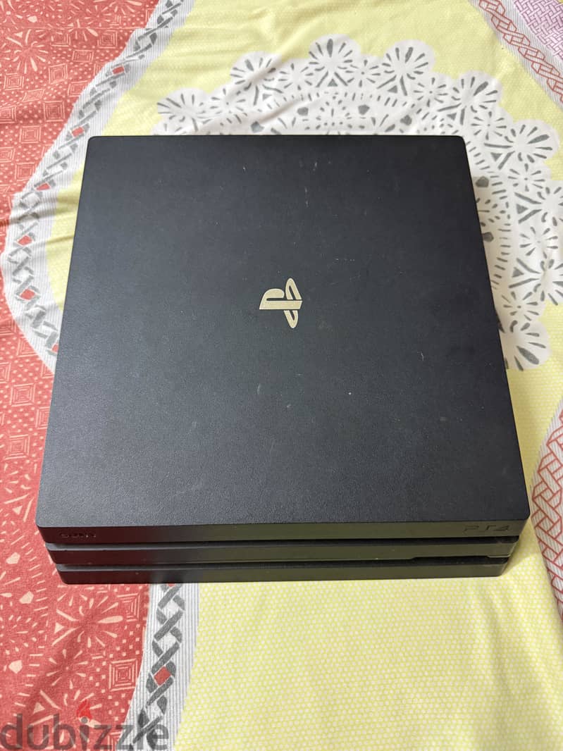 Playstation 4 pro 1tb &17 game& 2controllers 1