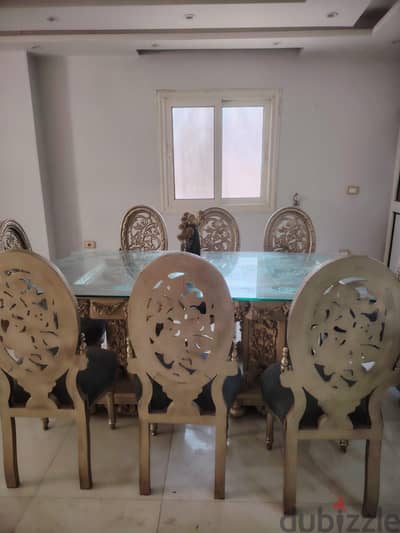سفرة ٨ كراسي +بوفيه+نجفة