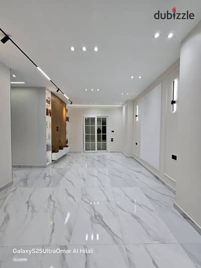 For sale - Apartment 137 sqm side rear (with balcony) in a residential location in Ḥadāʾiq al-Ahrām - New Second Gate - Area T