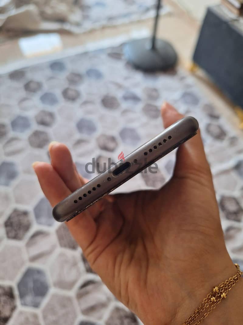 Apple - iPhone 11 4