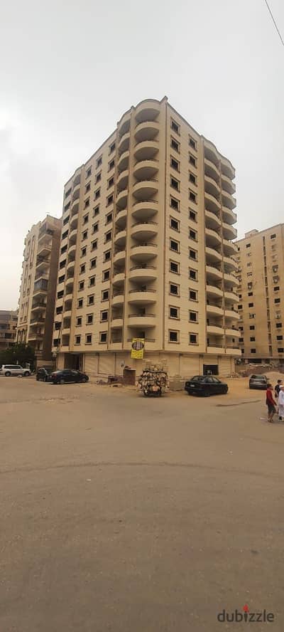  Looking for a spacious 170 sqm apartment in a prime location in Nasr City? This one is definitely worth checking out!