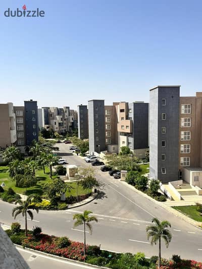 لسرعة البيع 200 متر في B8 اول سكن فيو جاردن وشارع دور رابع في مدينتي