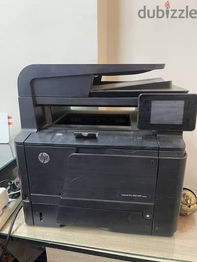 طابعه HP أصلية ليزر أبيض وأسود متعددة الوظائف.
