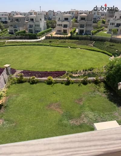 فيلا مستقلة 305م للبيع في أب تاون كايرو تشطيب كامل 5 غرف وروف