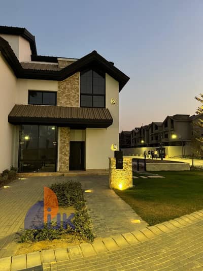 A distinctive villa for sale, ready for immediate occupancy, in the heart of the Golden Square, next to Mountain View iCity compound, in the Golden Sq