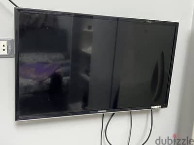 شاشة Tornado 32 بوصة LED بحالة جيدة + ريموت