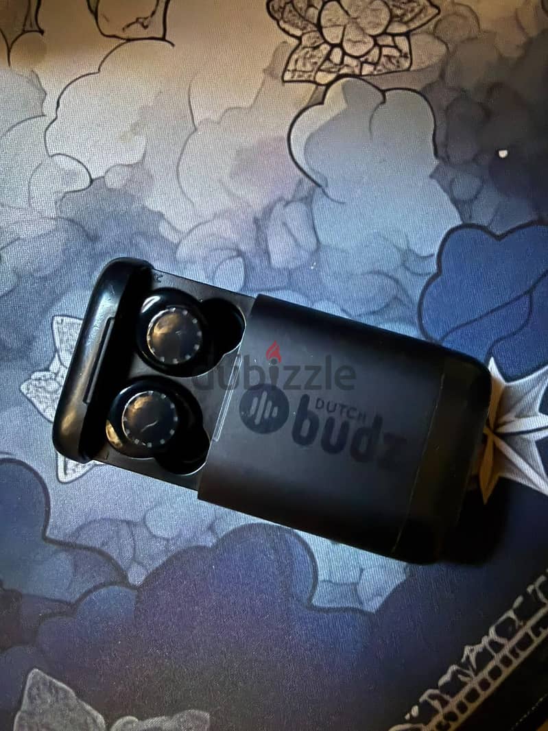 Dutch Budz Bluetooth Earphones 1