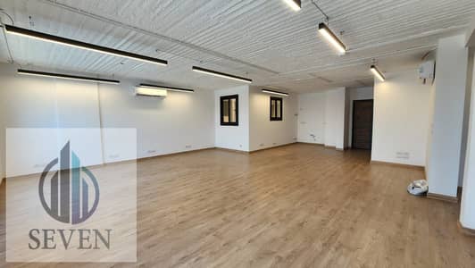 Administrative office for rent, 150 m², air-conditioned, located in Rihana Plaza Al-Morshdy, prime location in Zahraa Al-Maadi.