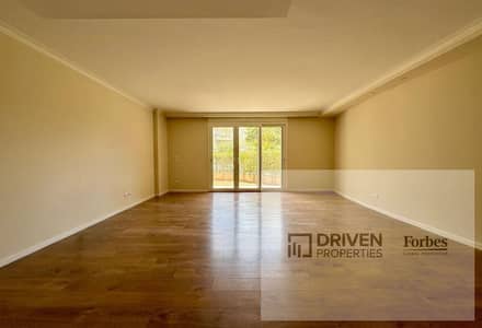 Luxury Fully Finished With ACs Kitchen Ground Apartment with Garden for Sale in Pyramids Hills Compound 6th of October