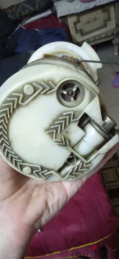 طرمبه بنزين نيسان صني n17 اصليه والعوامه شغاله تمام