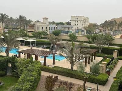 شقة واسعة ومفروشة مكونة من غرفتي نوم بإطلال رائعة