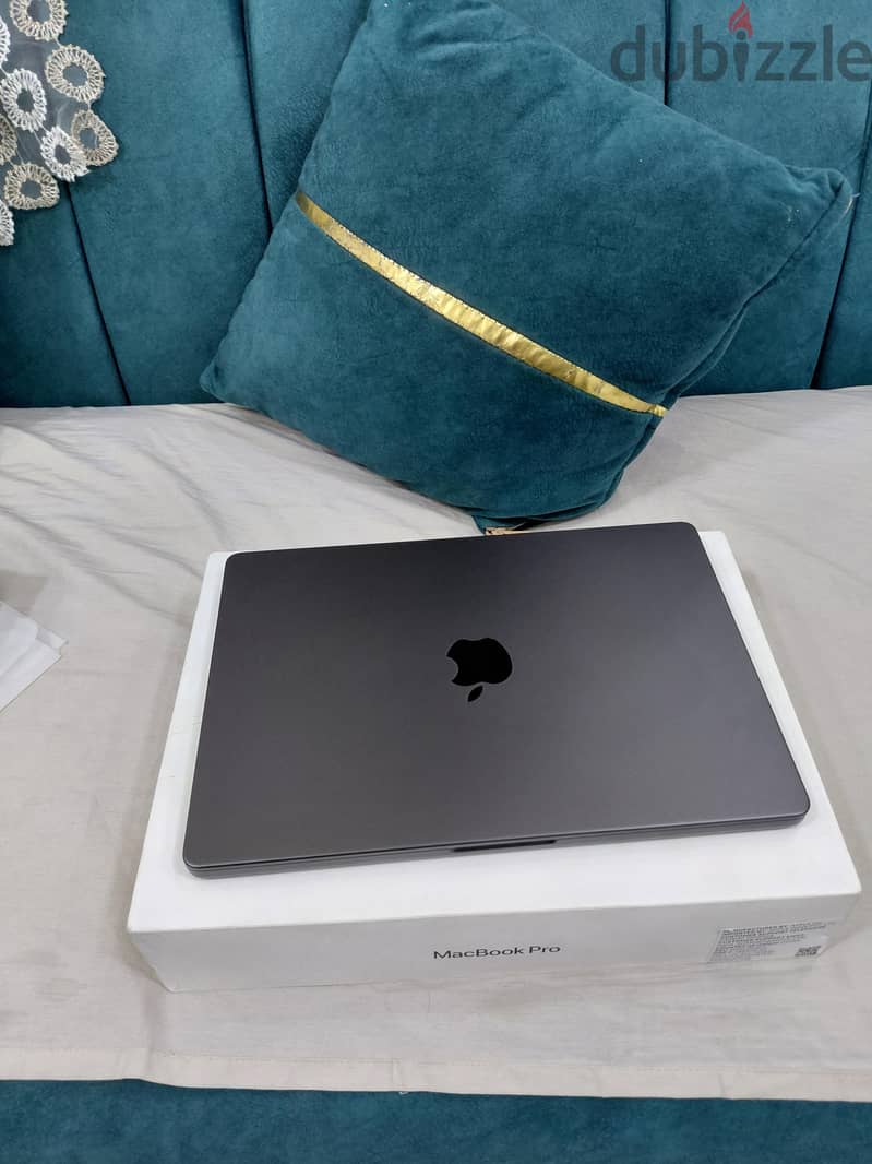 MacBook pro M4 pro 14 inch Ram 24 Hard 512 Open Box 4